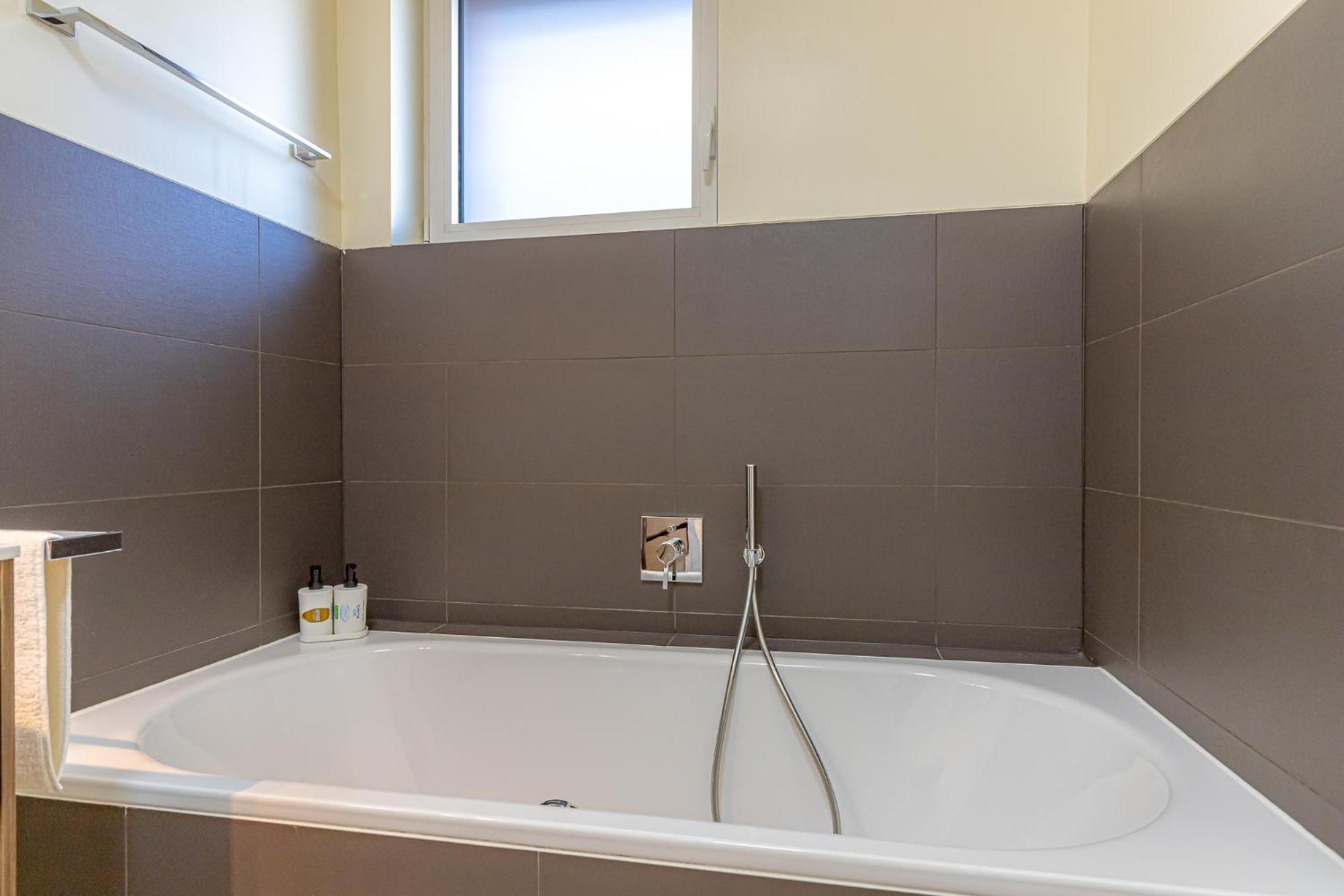 Imperial Of Lugano 3 With A Lake View Behind The Station And 10 Min From The Lake Of Lugano Exterior foto
